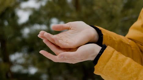 Woman-in-the-snow