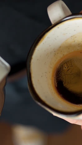 Waitress-doing-latte-art