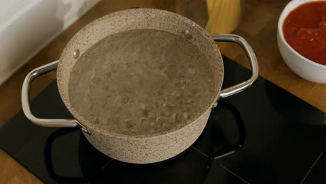 Boiling-water-in-a-pot