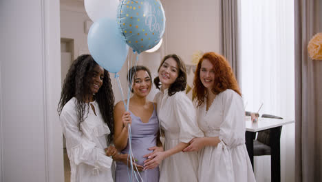 Pregnant-woman-with-friends