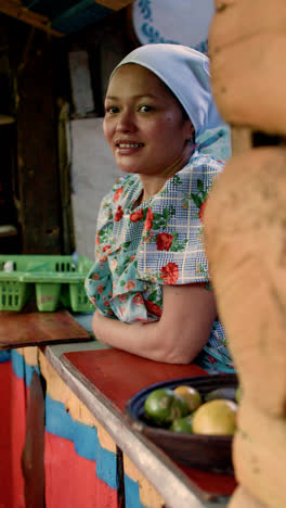 Woman-waving-his-hand