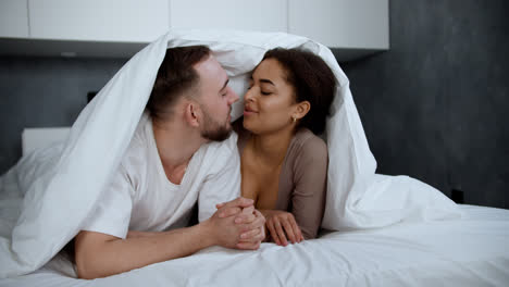 Lovely-couple-in-the-bedroom