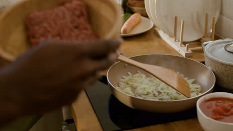 Leute-Die-Das-Abendessen-Vorbereiten