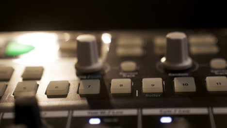 Midi-pad-closeup