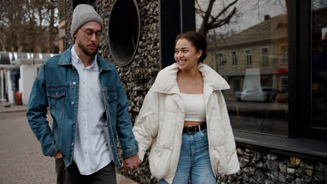 Young-couple-kissing-and-talking-on-the-street