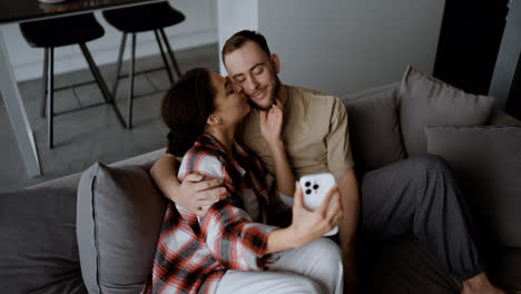 Couple-kissing-on-camera