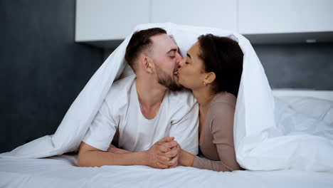 Lovely-couple-in-the-bedroom