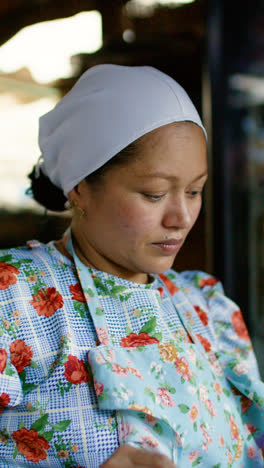 Woman-working-in-a-latin-restaurant