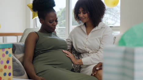 Pregnant-woman-with-a-friend