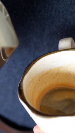 Waitress-doing-latte-art