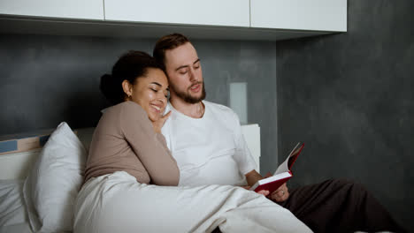 Sweet-couple-kissing-on-bed