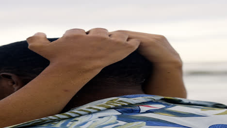 Romantic-couple-at-the-beach