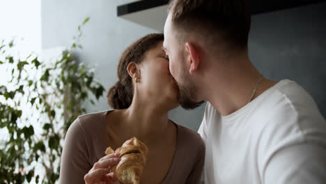 Couple-having-breakfast-at-home