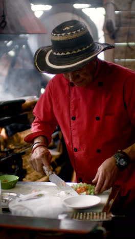 Mann,-Der-In-Einem-Lateinamerikanischen-Restaurant-Arbeitet