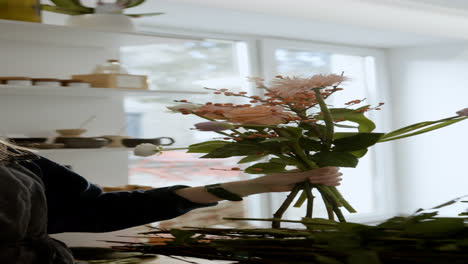 Florist-working-in-the-shop