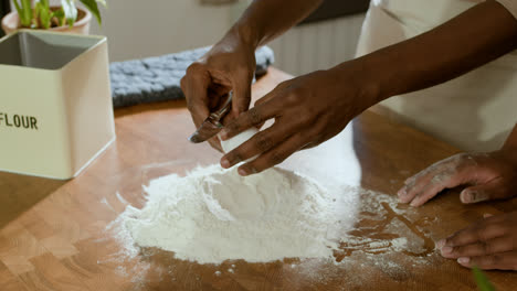 Gente-Cocinando-En-La-Cocina