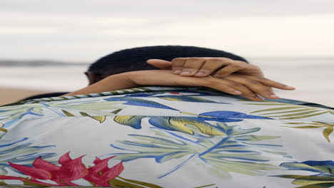 Romantic-couple-at-the-beach