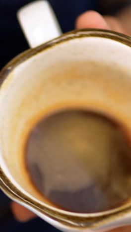 Waitress-doing-latte-art