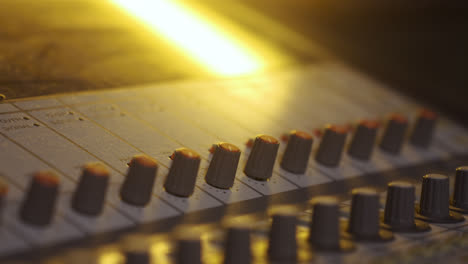 Midi-pad-closeup