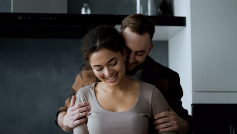 Couple-at-the-kitchen