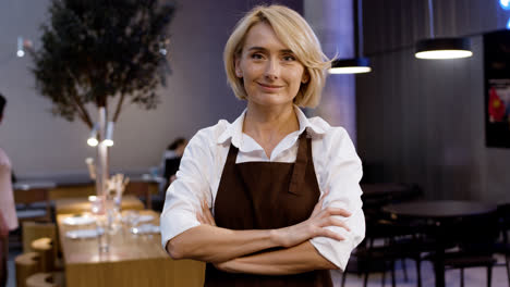 Happy-woman-posing-indoors