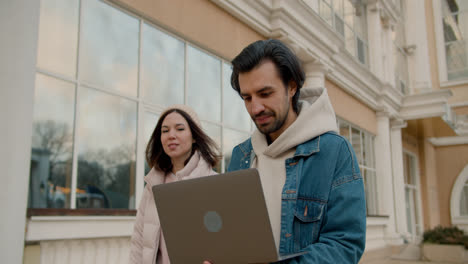 Couple-walking-on-the-street