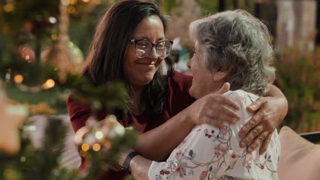 Elderly-woman-and-daughter