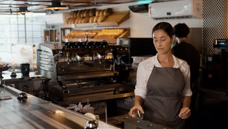 Baristas-working-in-coffee-shop