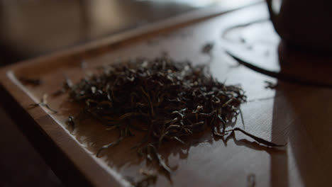 Herbs-on-wooden-table