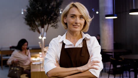 Happy-woman-posing-indoors