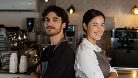 Baristas-Schauen-In-Die-Kamera