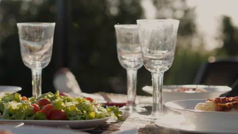 Mittagessen-Auf-Dem-Tisch