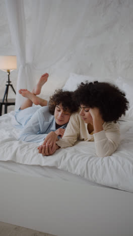 Happy-couple-laying-on-bed