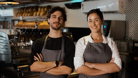 Baristas-Schauen-In-Die-Kamera