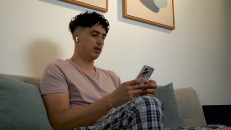 Young-man-with-earpods-at-home