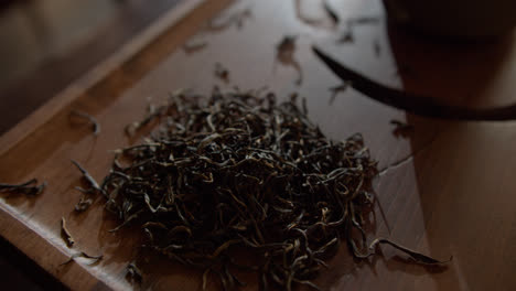 Herbs-on-wooden-table