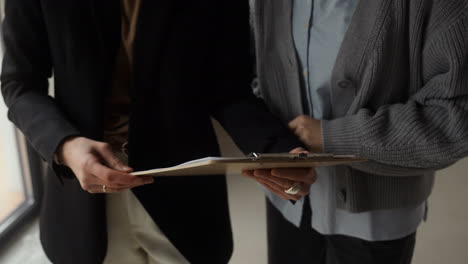 Woman-holding-clipboard-indoors