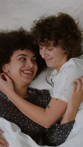 Happy-couple-laying-on-bed