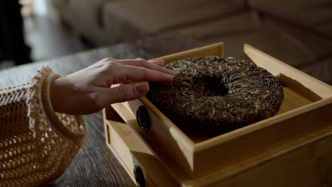 Ring-of-herbs-in-a-drawer