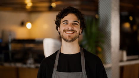 Barista-looking-at-the-camera