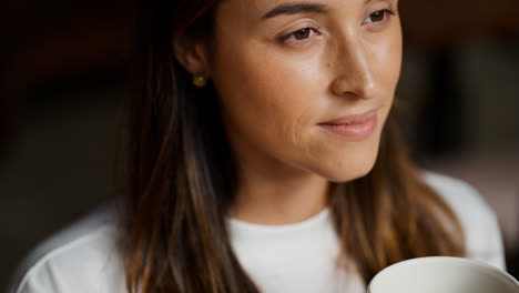 Woman-drinking-coffee