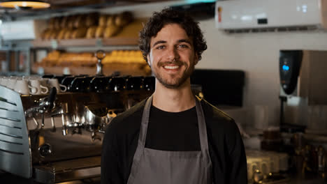 Barista-looking-at-the-camera