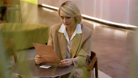 Woman-sitting-at-the-restaurant