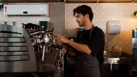 Baristas-working-in-a-cafe