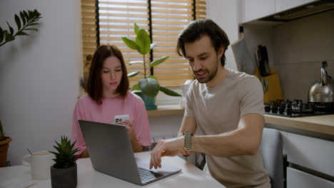 Couple-using-gadgets-at-home