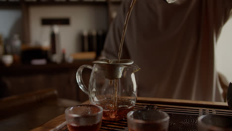 Woman-putting-filter-on-teapot