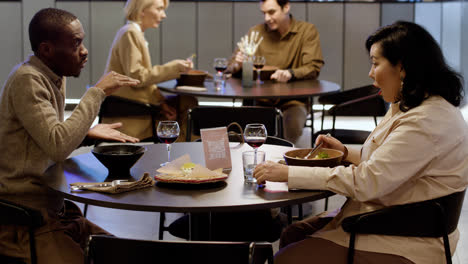 People-sitting-at-the-restaurant