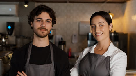 Baristas-Mirando-A-La-Cámara