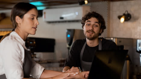 Baristas-working-in-coffee-shop