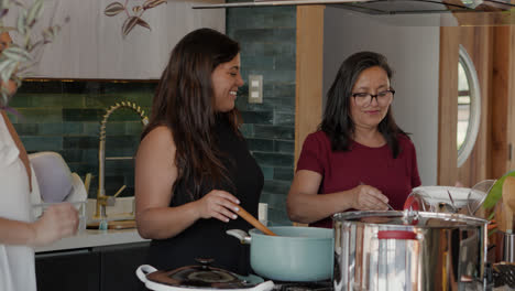 Mujeres-En-La-Cocina